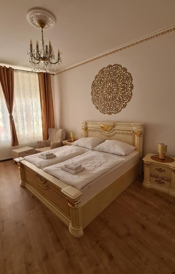 Hotel Union Louny Εξωτερικό φωτογραφία