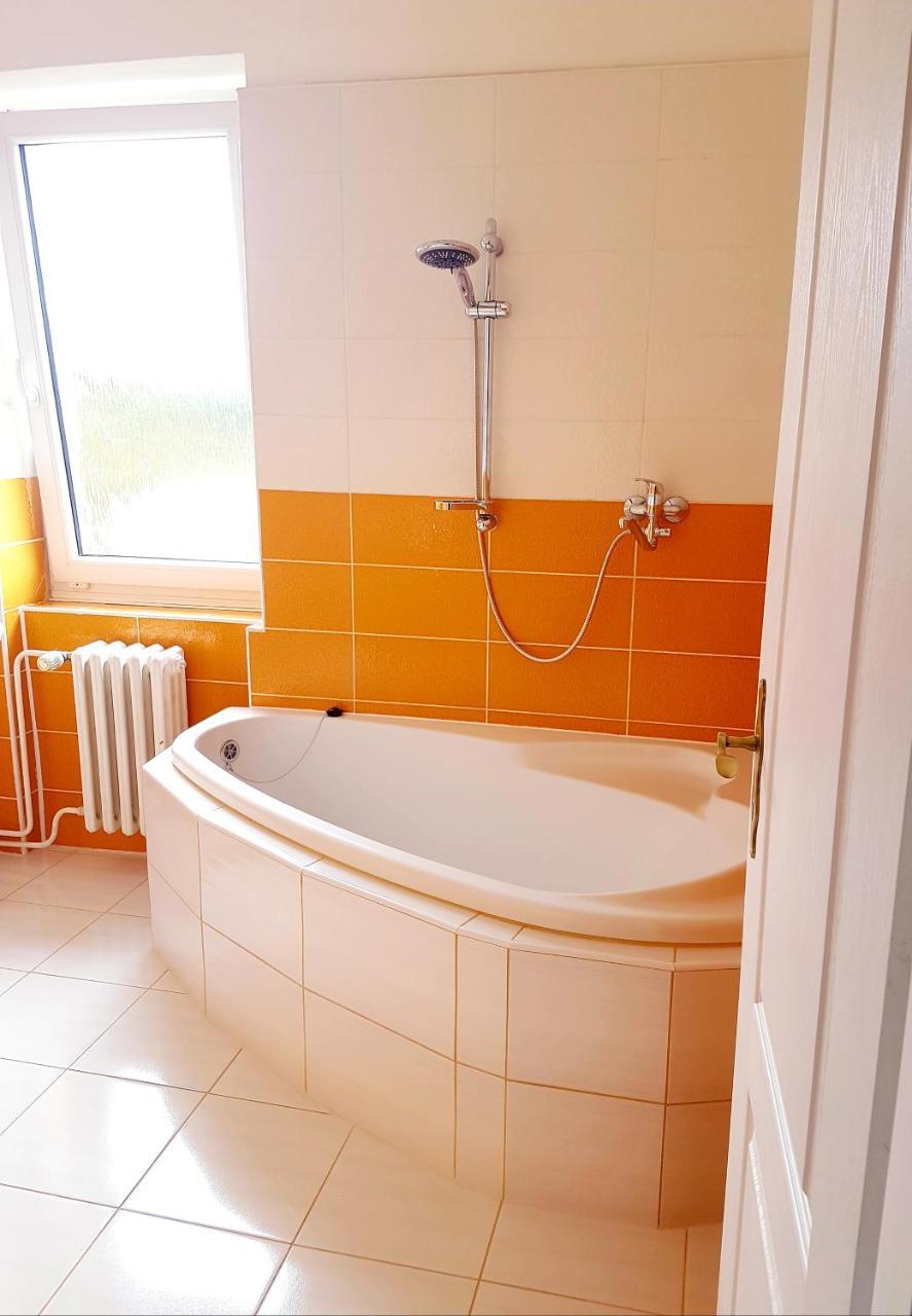 Hotel Union Louny Εξωτερικό φωτογραφία